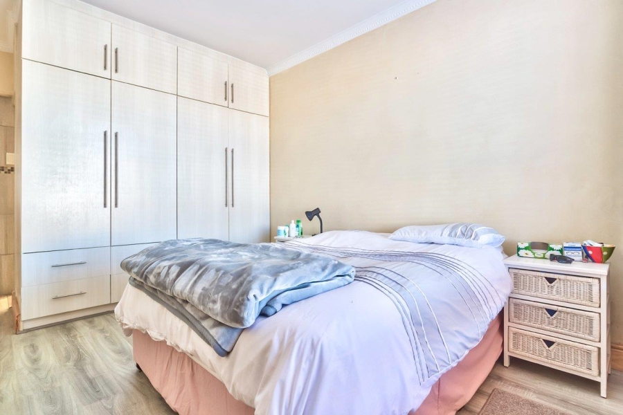 1 Bedroom Property for Sale in Sea Point Western Cape